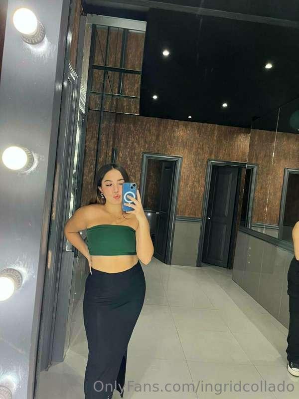 Another day, another mirror selfie.🥰