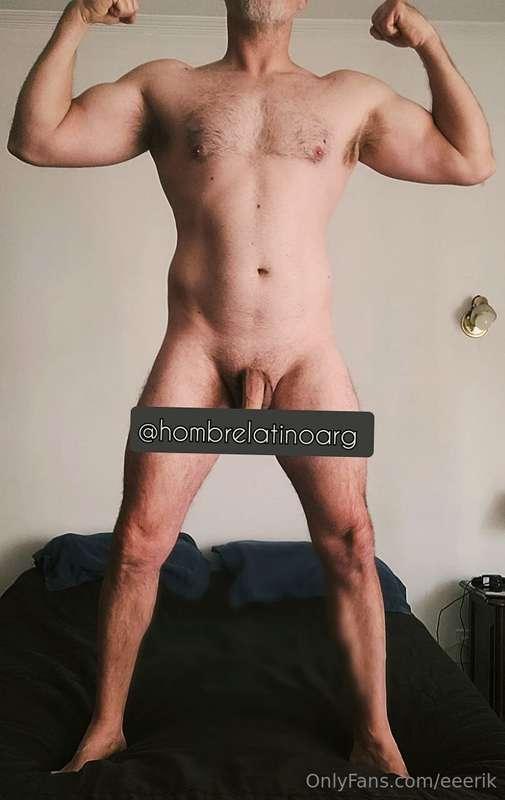 @hombrelatinoargFree page!   Mature and experienced man@homb..