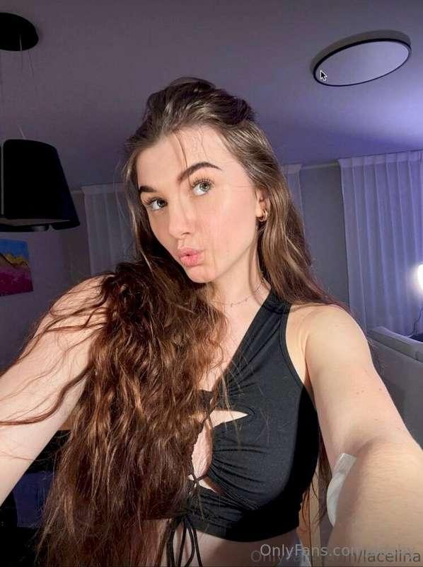 Her @lacelina mouth and pussy is soaking wet and hot for you..