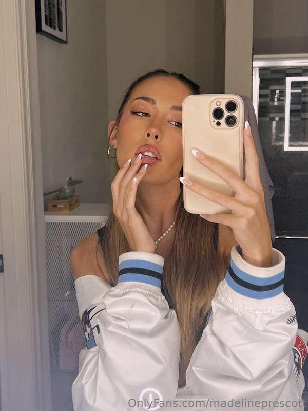 ***🍒Can’t wait to get to know you! Let’s chat.🍒👀***