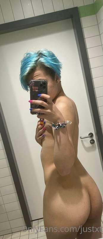 I miss to shower with someone Together😝😋