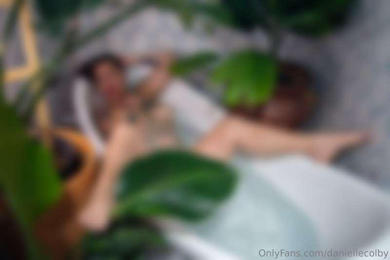 Care for a hot-box, anyone? 💚💨🛁