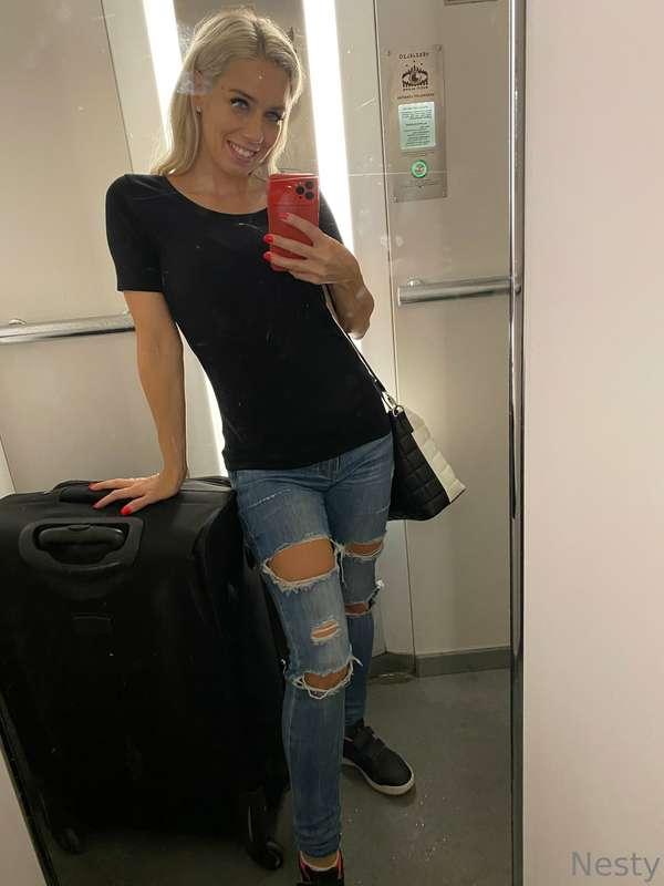 a photo in the elevator 😃 on the way home from the shoot 😘