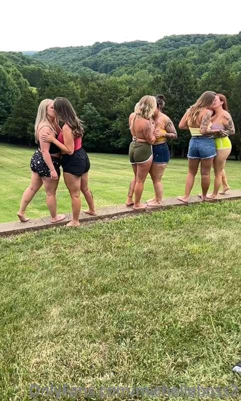 6 Girls in Nashville take the party outside! Watch as we mak..
