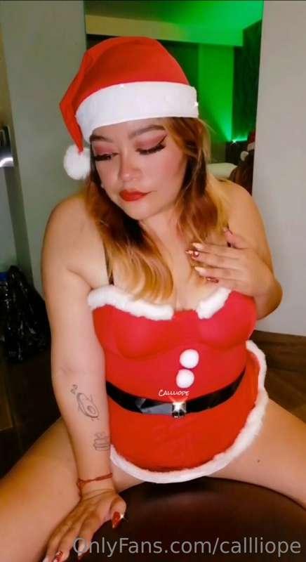 Santa can sit on your lap?🎅🎄🎅
