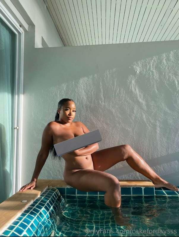 ## tip $40 for my full body completely nude poolside photose..