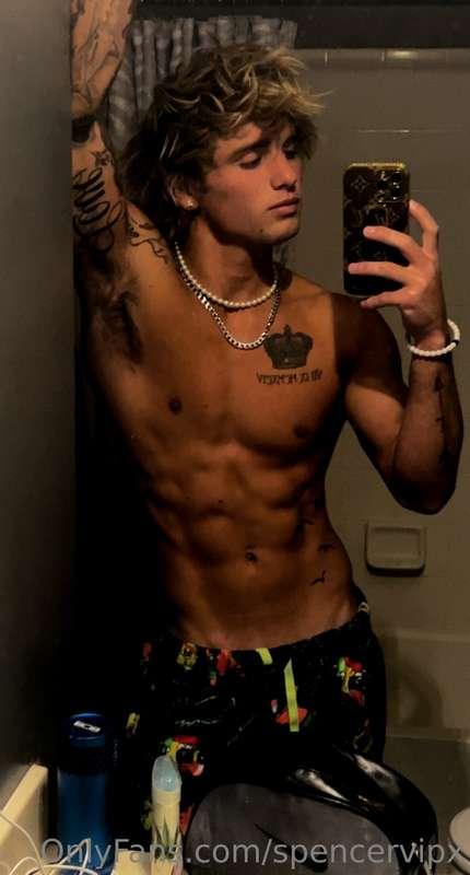 Hey babes what do you wanna see;)?