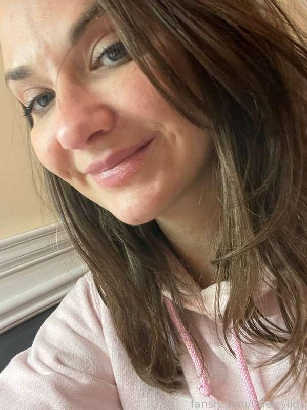 One more selfie for you❤️❤️❤️



#mommy #milf  #pawg #bbw #motivation #hotmom #sportgirl #fitness #gym