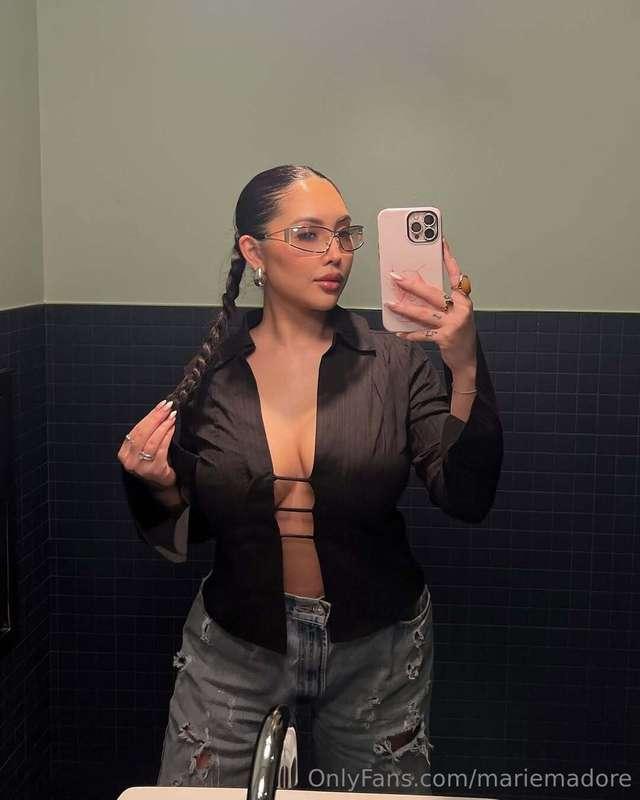 I can give you head or headache, up to you daddy 💋