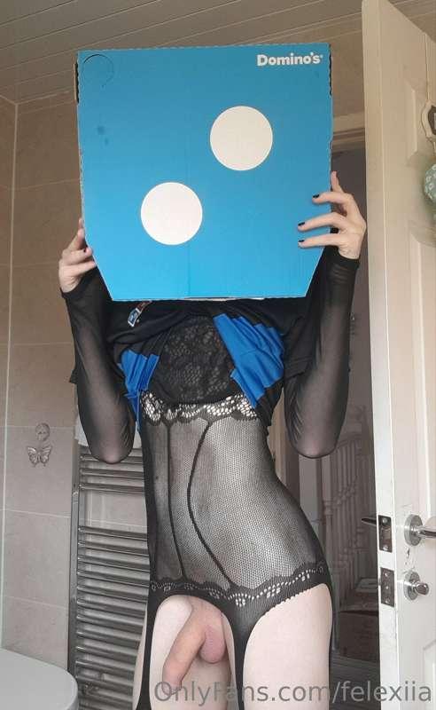 Would you want this delivery driver to come to your door?~