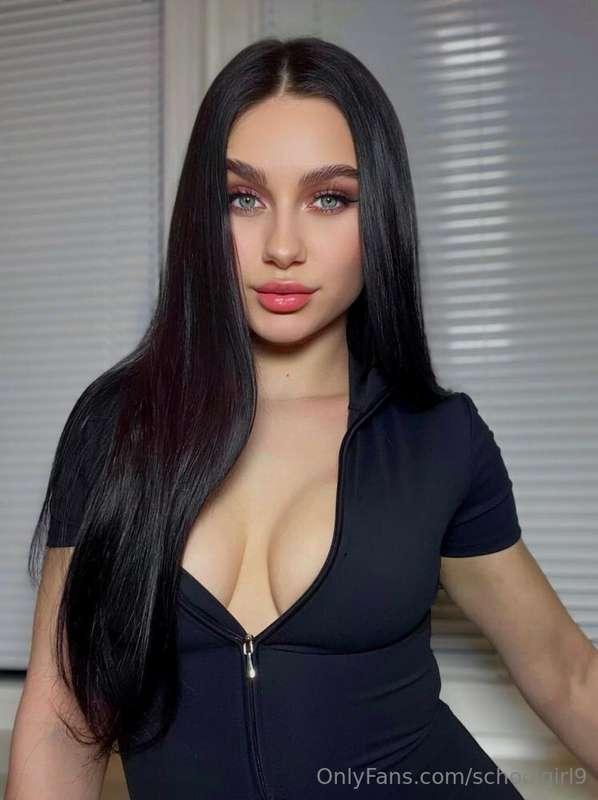 🍓 Sweet & innocent on the outside… your personal slut inside..