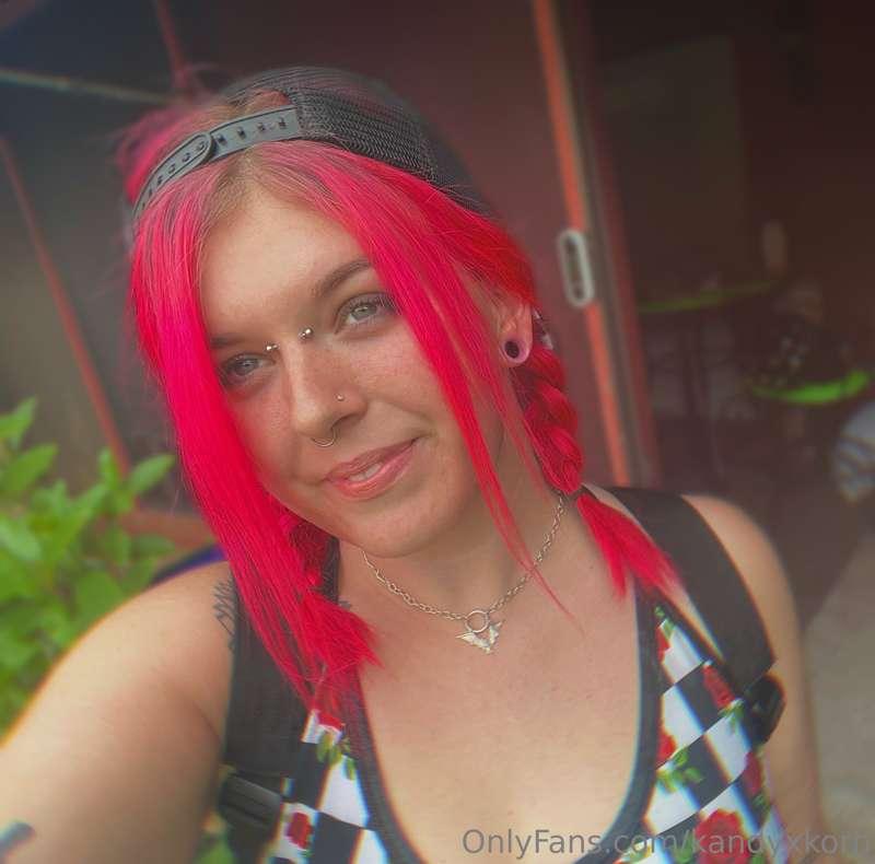 Happy Titty Tuesday!! 😋💗 
I hope you get to see lots of boob..