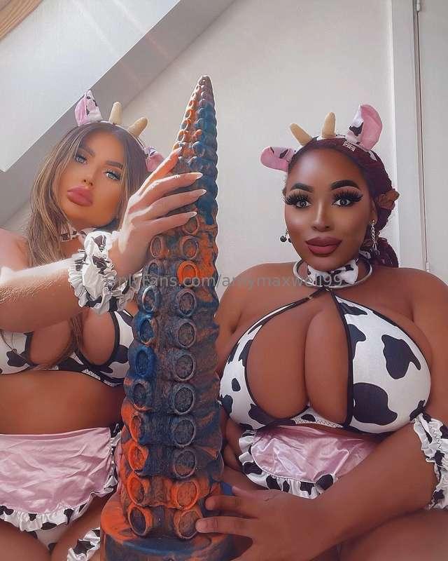 3 naughty scenes to come👀  😈Generic girl on girl 🍆 Strap on ..