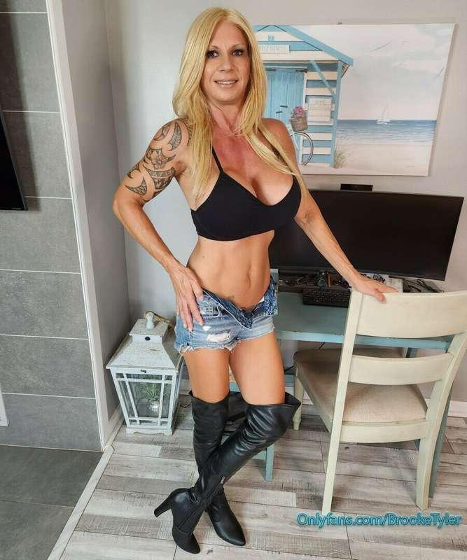 Some quick pics of shorts and boots. If you want a bunch of ..