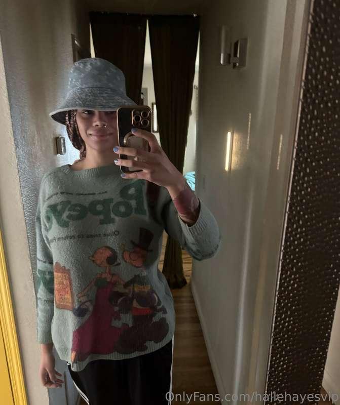 Am i still sexy in my comfy outfit? 😋