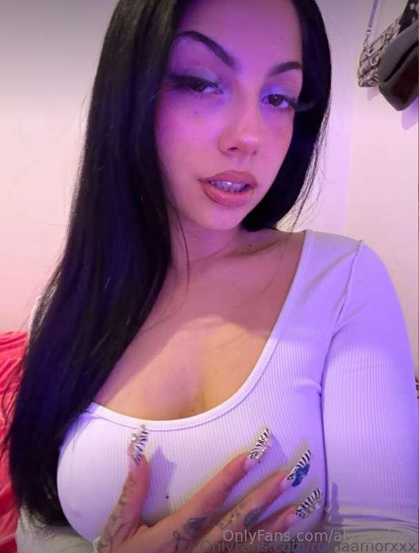 @romaamorxxx is my total fav Barcelona babe! 💖 Shy and affec..