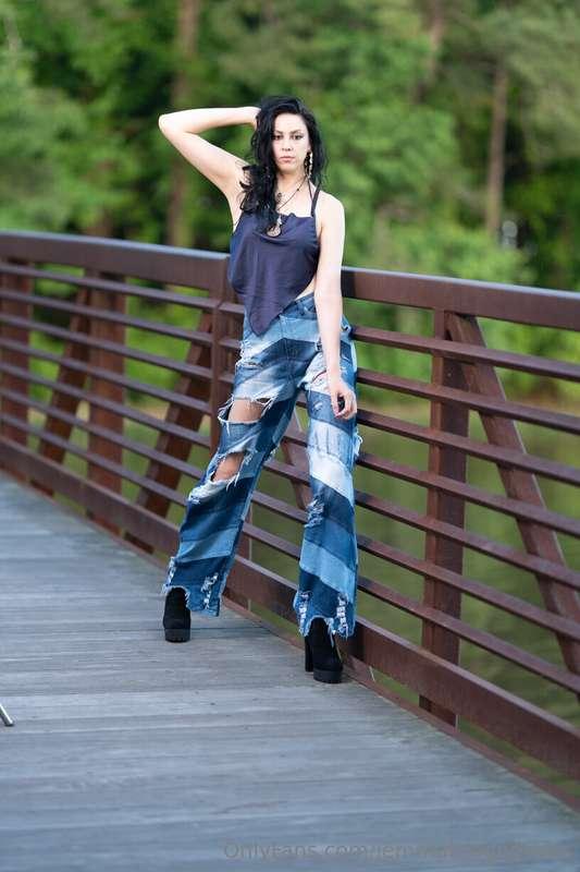 HOLY CRAP IM UPDATING MY PORTFOLIO SO NEW PHOTOS WILL BE POS..