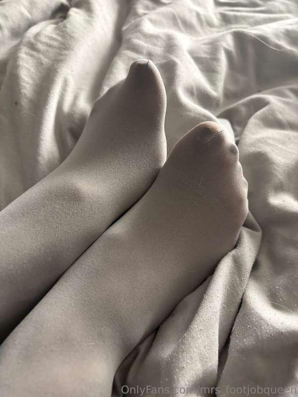 mrs_footjobqueen image #14