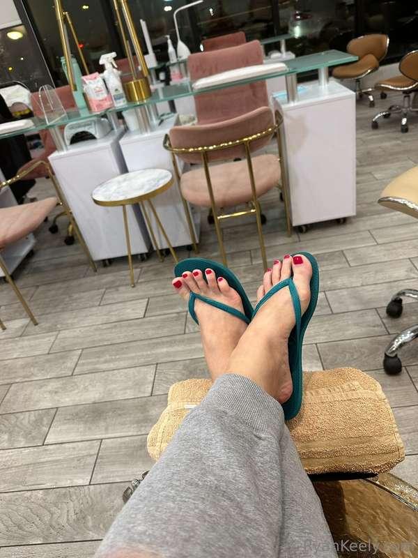 Final toe bean color results! What do you think?!
🦶🏼💅🏼