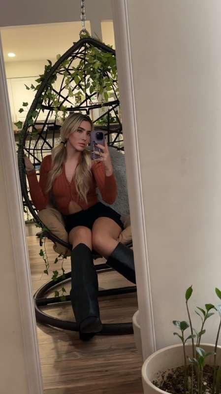 Whatcha up to?🖤