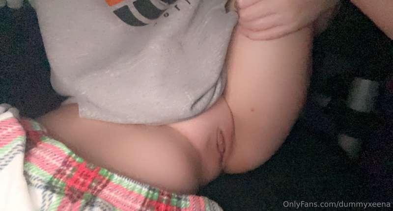 wanna watch me play w my pussy while we sext …🫢