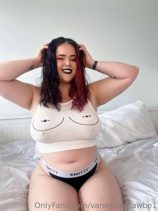 Good Morning and happy titty Tuesday 😈