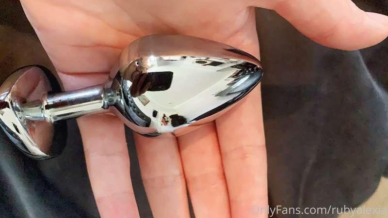Bejewelled butt plug 💎 it’s the perfect accessory to my solo..
