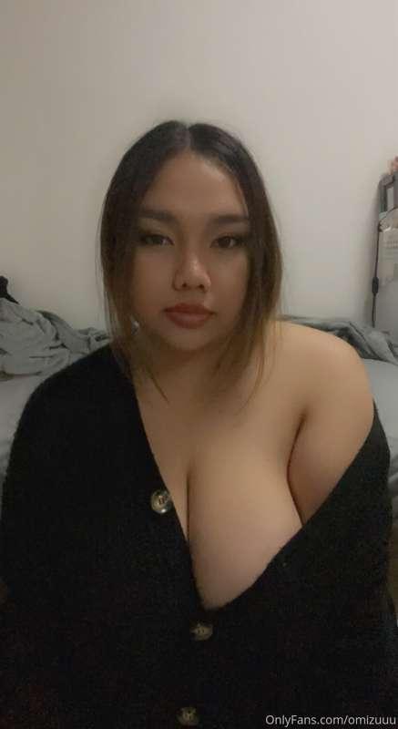 sweater weather🍁
need some cuddles ASAP🥺