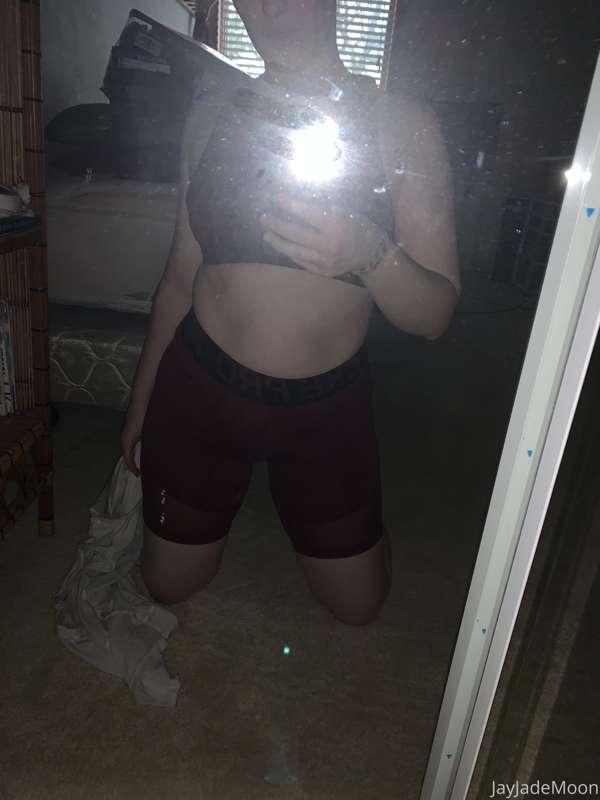 Early workout with my tits out 😜