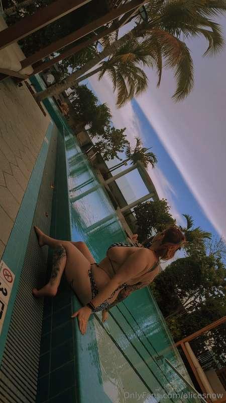 Enjoying the view? 💋