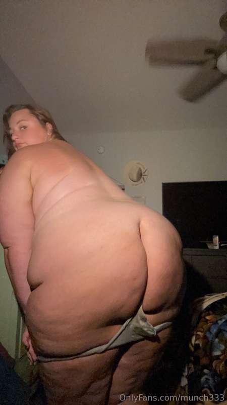 Taking them off… 🍑💋