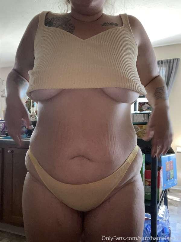 Loving a girl with some extra rolls is ok😉