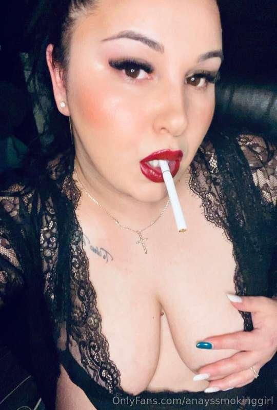 Do you like to join me?🚬💨🖤