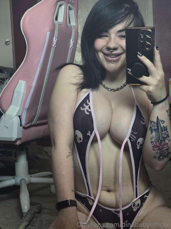 who ready for the big tiddies to come out 😋