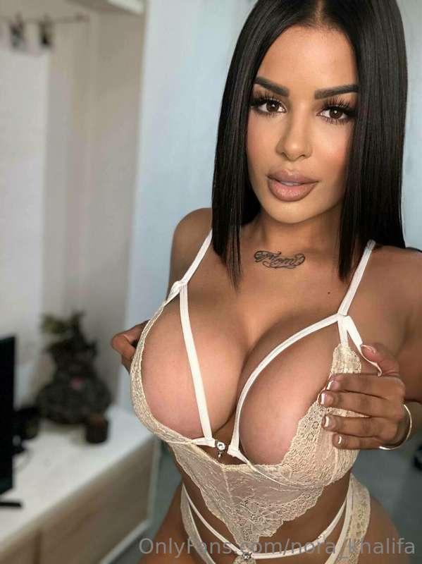 what would you like to do with these tits?🤭👅🤔