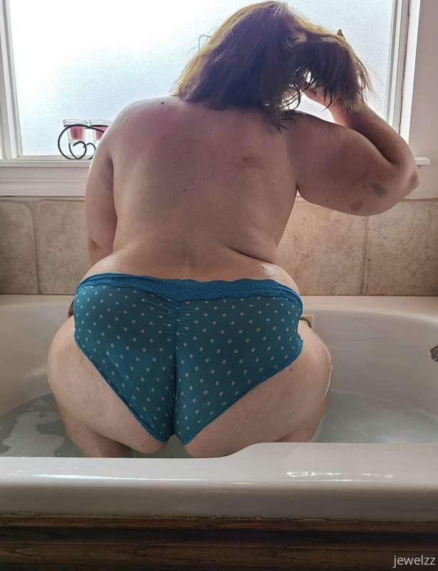 dm me for some private fun 😏🍑