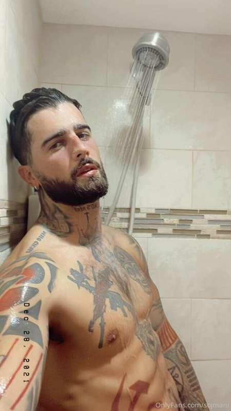 Pass the body wash 😈