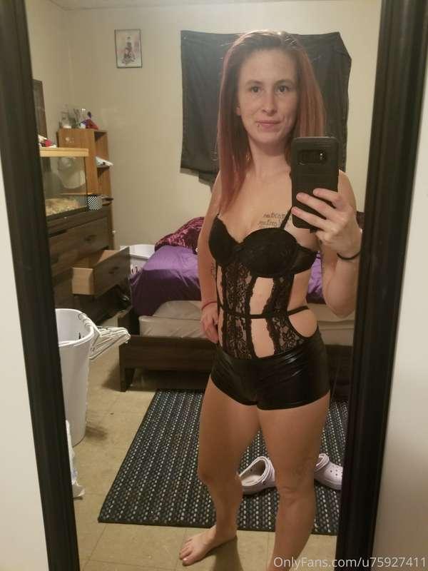 Who wants to come play with me? I'm lonely and need some ass..