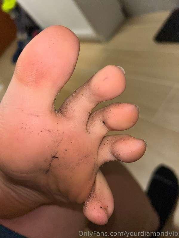 Today I went to the beach🏝️ and sand got into my socks🧦😭..no..