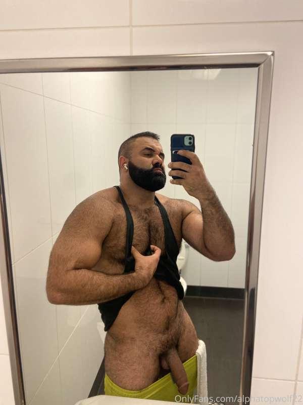 Got horny during my workout so I’d thought I’d show you…🍆
“L..
