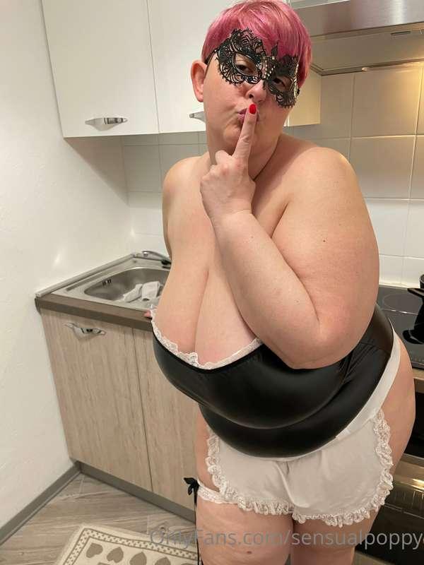 Your Sensualpoppy waitress is ready for lunch ... what do yo..