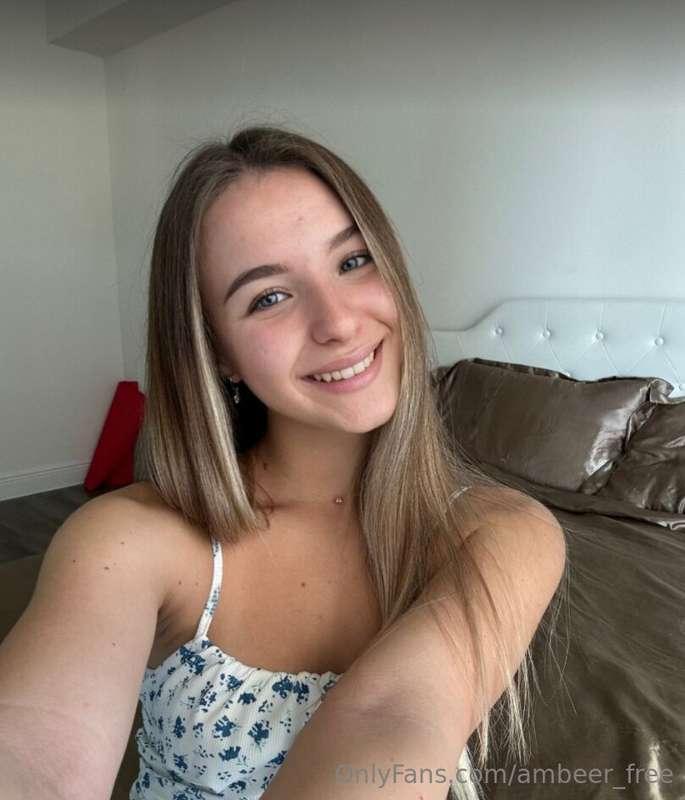 ## 🔥@lily_charm IS WET RIGHT NOW💦My bestfriend loves to watc..