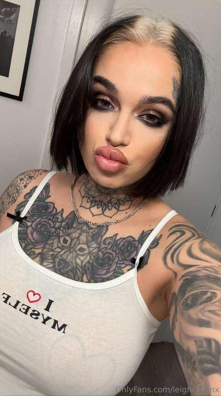 press like if you love my new hair 🖤