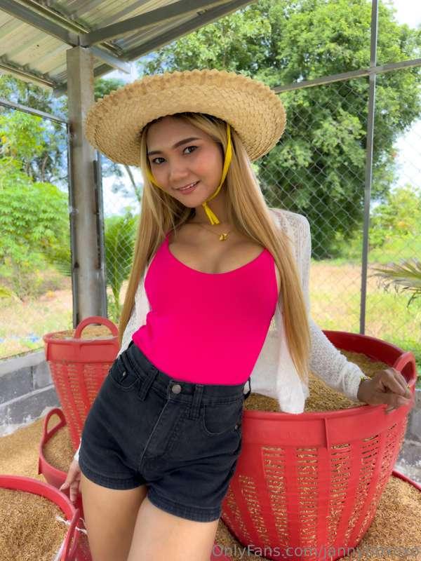 Small, sassy farm girl, and ready to bring the fun!