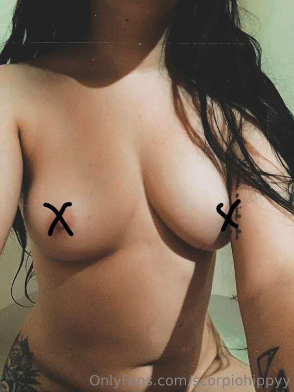 Join my VIP OF to see all 3 pictures uncensored 💓
@scorpiohi..