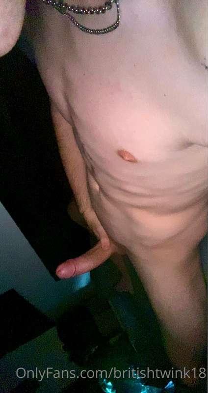 Who wants to come and ride my big dick? 😌