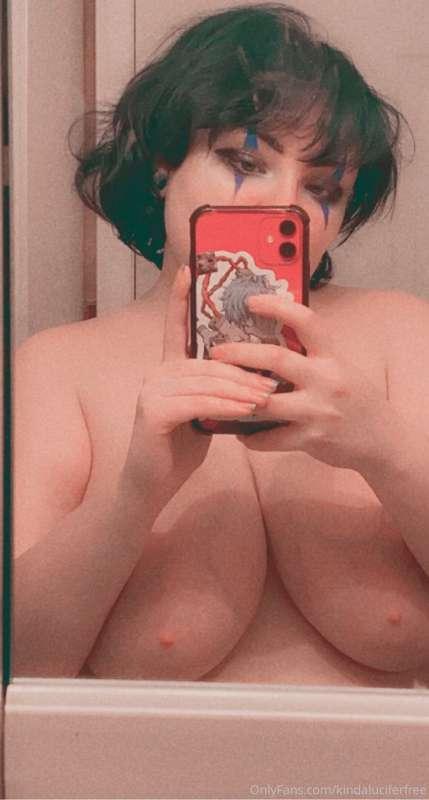 Clown makeup, ass, and tiddies anyone?