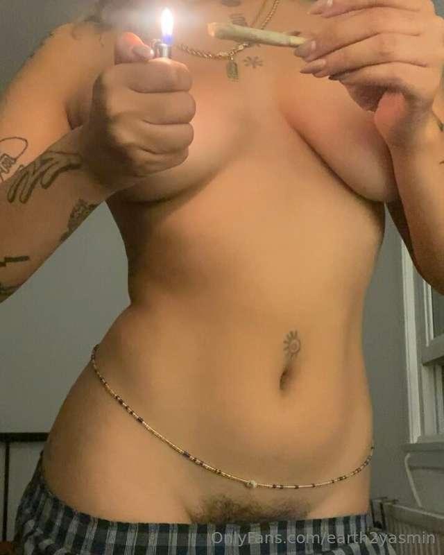 Wake & Bake 🍃🙈Could I be your new smoking buddy?