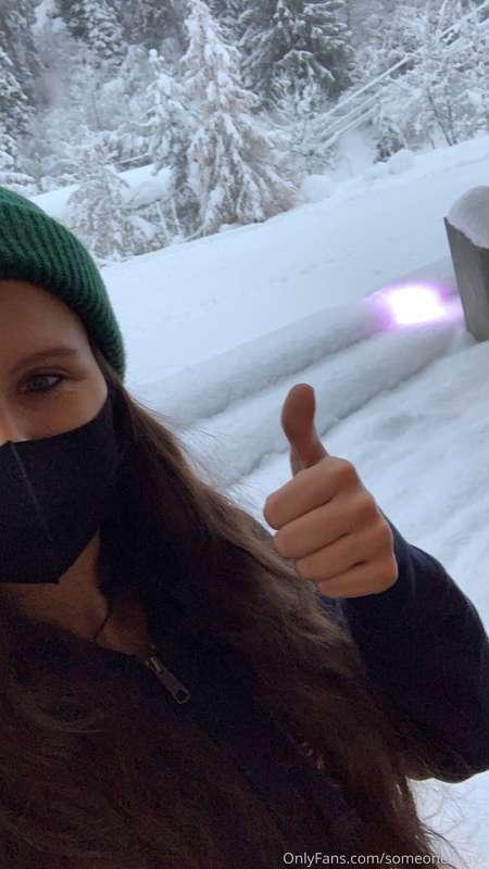 Happy snowy Sunday for you 😘
Do you like snow? Let me know 🤗..