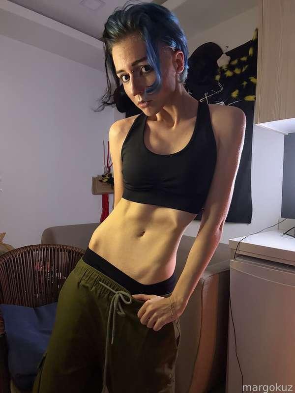 exploring the art of androgyny

#fyp #androgynous #enby #tomboy #nonbinary #anime #skinny #belly #teen #grunge